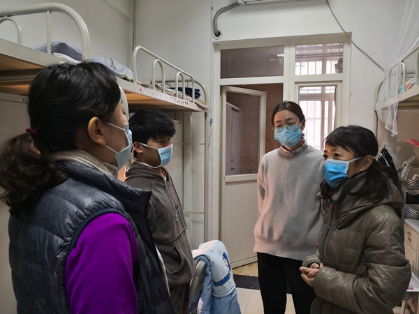 5-副主委马肖容检查学生公寓_副本.jpg 5-副主委马肖容检查学生公寓_副本.jpg