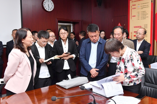 西安交通大学第二附属医院党委书记刘昌解答回头看专家提问.jpg