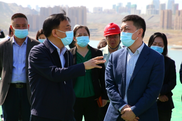 国家发改委副司长孙志成和新疆自治区人民政府副主席刘苏社现场调研.jpg