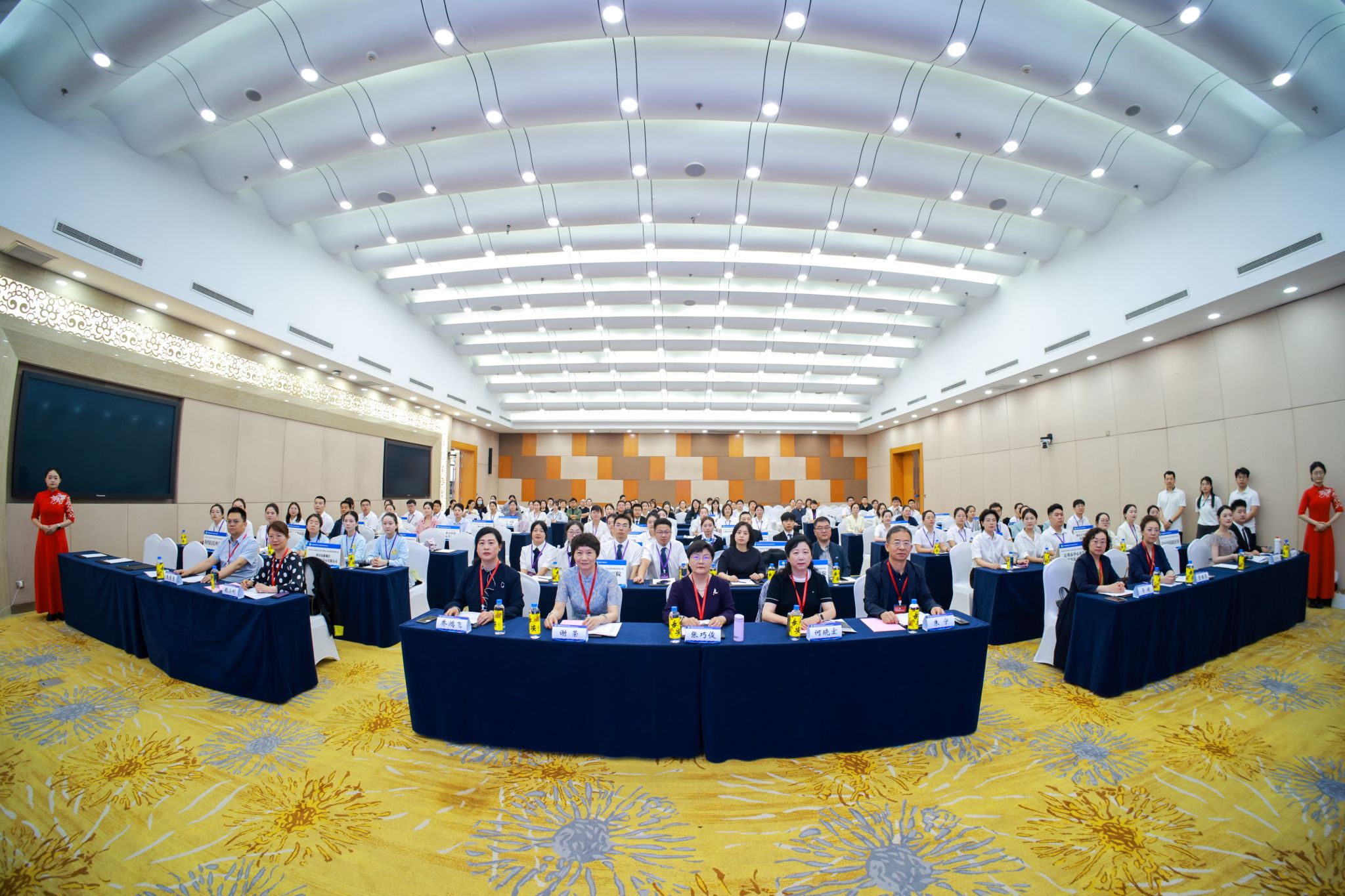 图1、大赛现场合影.jpg