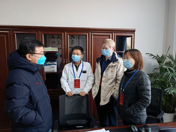 与专家交谈_副本.jpg 与专家交谈_副本.jpg