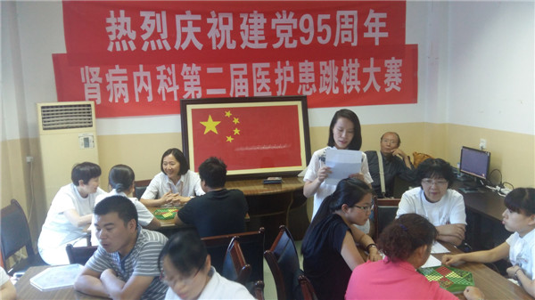 主持人宣读比赛规则.jpg