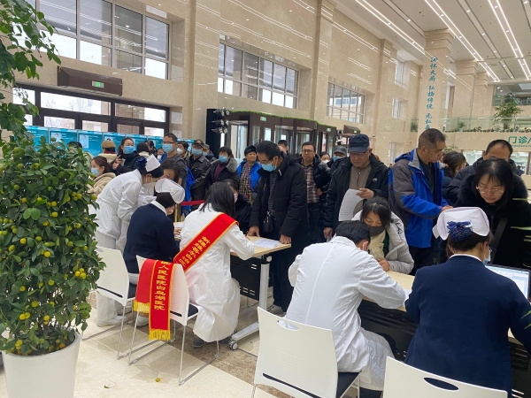 西安交通大学第二附属医院新疆医院呼吸慢病筛查现场.jpg