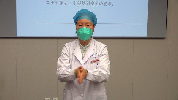 6-秘书刘芳菲在示教_副本.jpg 6-秘书刘芳菲在示教_副本.jpg