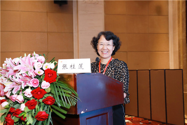 张桂莲教授在介入分会场做讲座.jpg