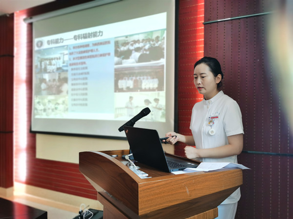 康复科杨峰护士长介绍医院及科室情况_副本.jpg 康复科杨峰护士长介绍医院及科室情况_副本.jpg
