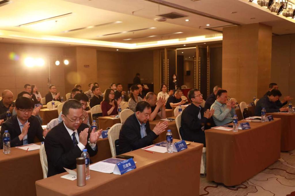1与会人员.jpg