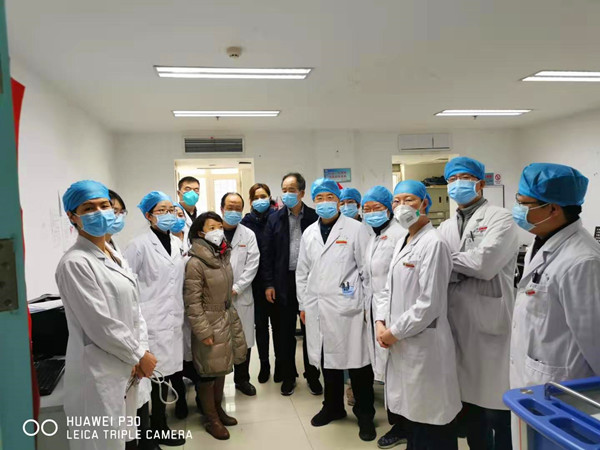 1-主委薛红安在交班_副本.jpg 1-主委薛红安在交班_副本.jpg