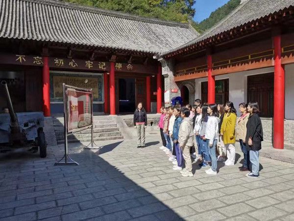 呼吸与危重症医学科党支部.jpg