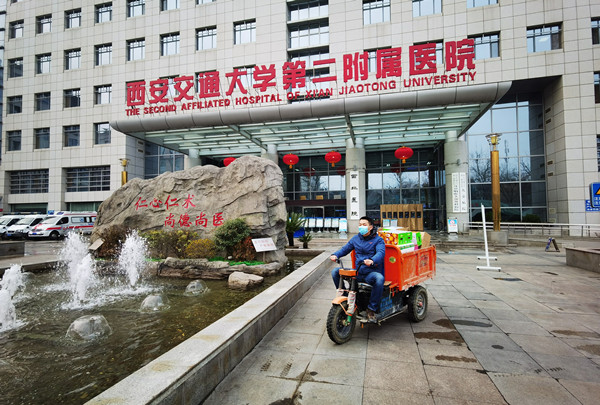 2020.1.31后勤主任带头运送捐赠物品_副本.jpg 2020.1.31后勤主任带头运送捐赠物品_副本.jpg