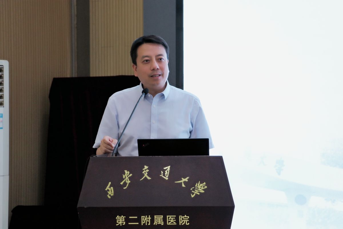副院长李小鹏发言.jpg