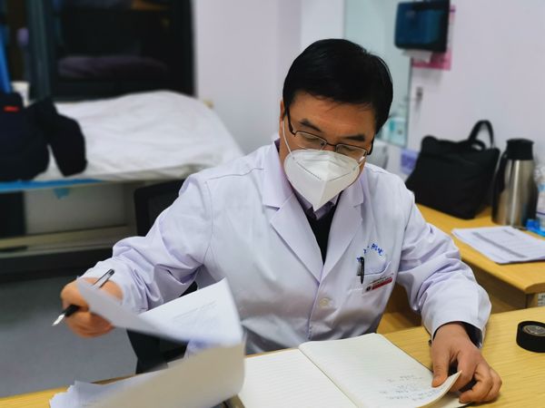 工作到深夜_副本.jpg 工作到深夜_副本.jpg