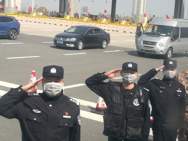 警察_副本.jpg 警察_副本.jpg