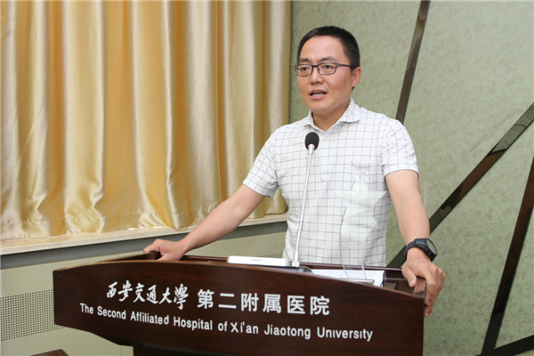 妇产科刘明主任医师作为《阿里阿里》的作品代表发言.JPG