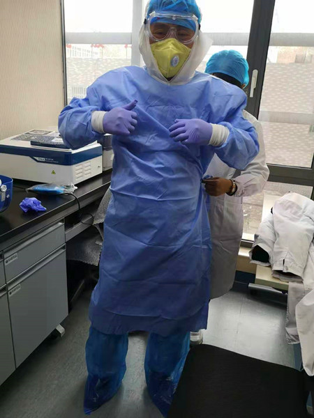 2-副主委朱建宏在一线_副本.jpg 2-副主委朱建宏在一线_副本.jpg