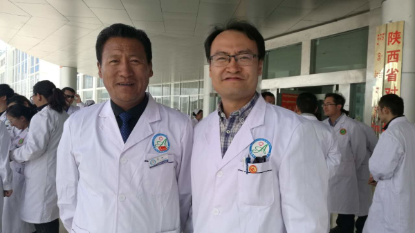 和青松院长合影.jpg 和青松院长合影.jpg