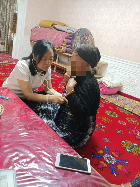 在维族患者家中家访_副本.jpg