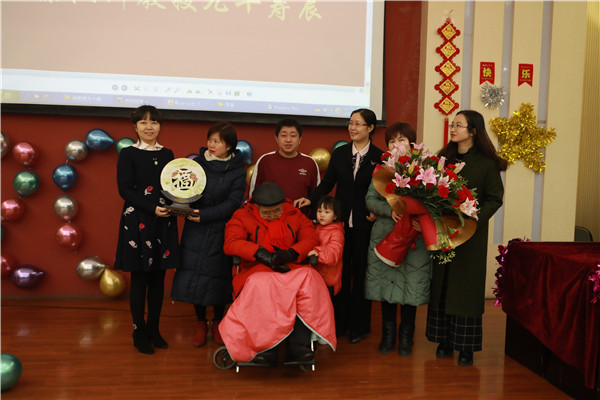 科室献贺礼.jpg 科室献贺礼.jpg