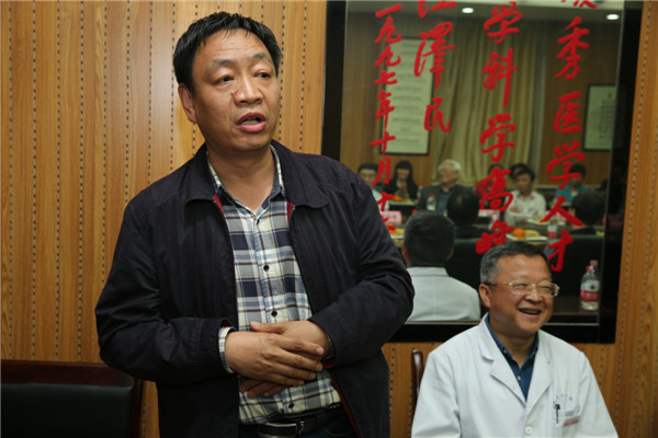 18.急诊科程三放教授讲话.JPG