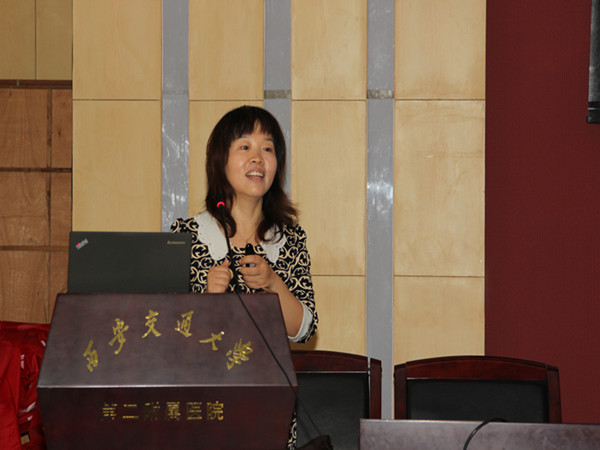 赵丽燕护士长授课_副本.jpg 赵丽燕护士长授课_副本.jpg