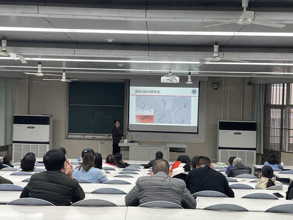 讲座照片2_副本.jpg