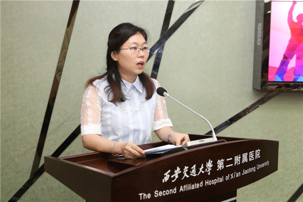 院团委书记董艳主持会议.JPG