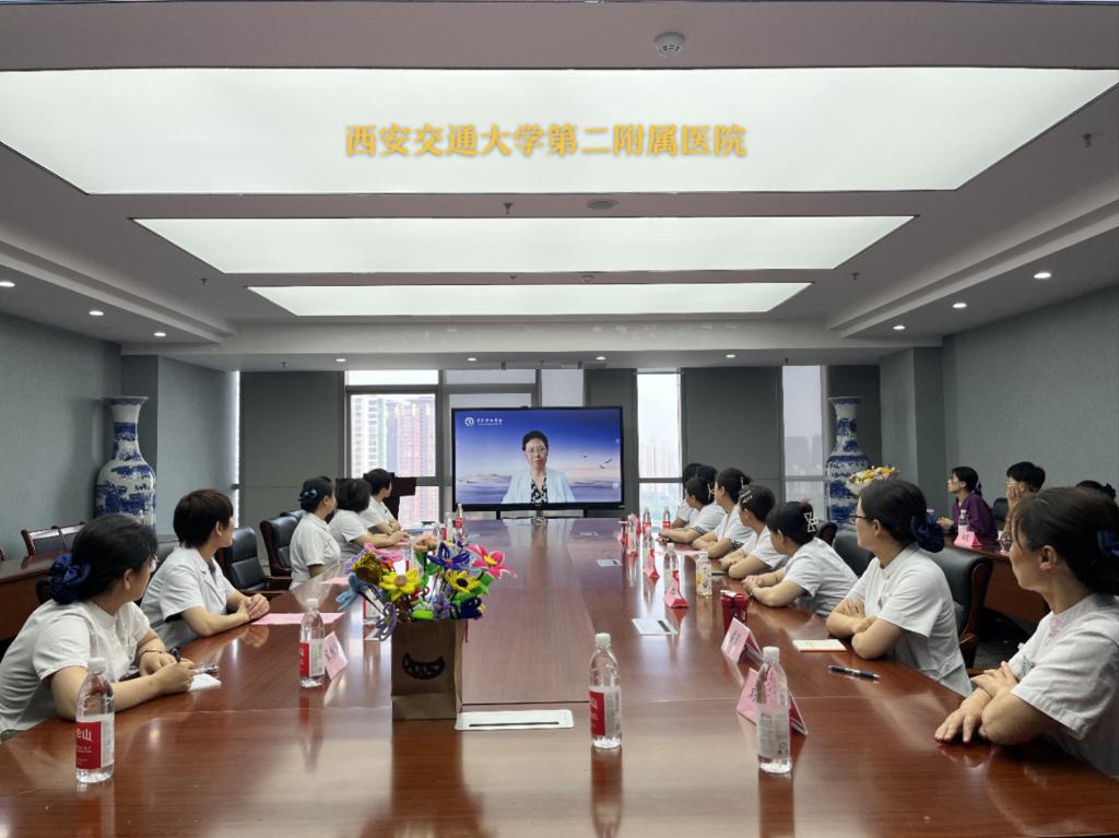 观看中华典礼.jpg