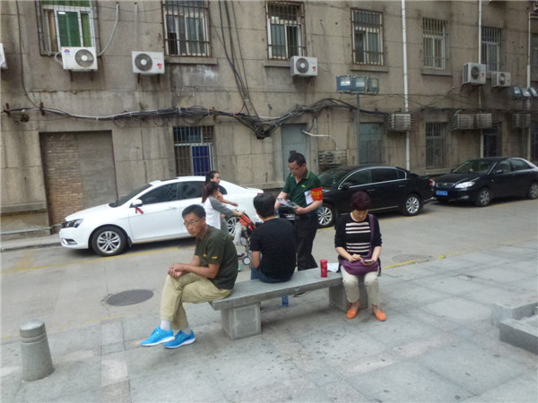 发放宣传材料4.JPG 发放宣传材料4.JPG