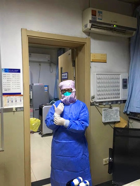 7-社员袁晓红在发热门诊_副本.jpg 7-社员袁晓红在发热门诊_副本.jpg