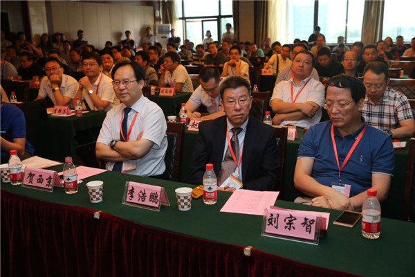 会议现场座无虚席.jpg