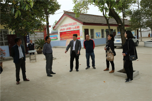 1.实地考察文家庙小学.JPG