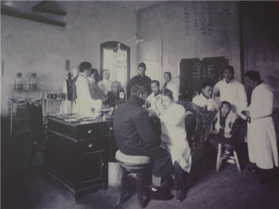 4.1917年北京医学专门学校诊察所门诊.JPG 4.1917年北京医学专门学校诊察所门诊.JPG