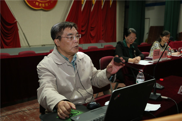 10.辽宁中医药大学张存悌教授做学术报告.JPG