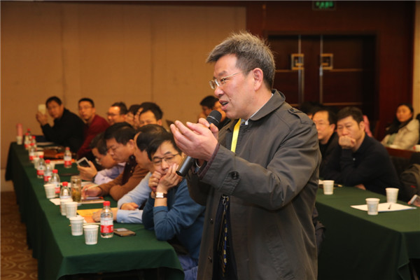 西安交大二附院李浩鹏教授作疑难病例点评.jpg